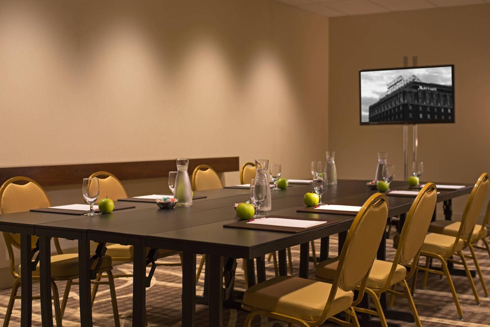 Отель Peoria Marriott Pere Marquette Экстерьер фото